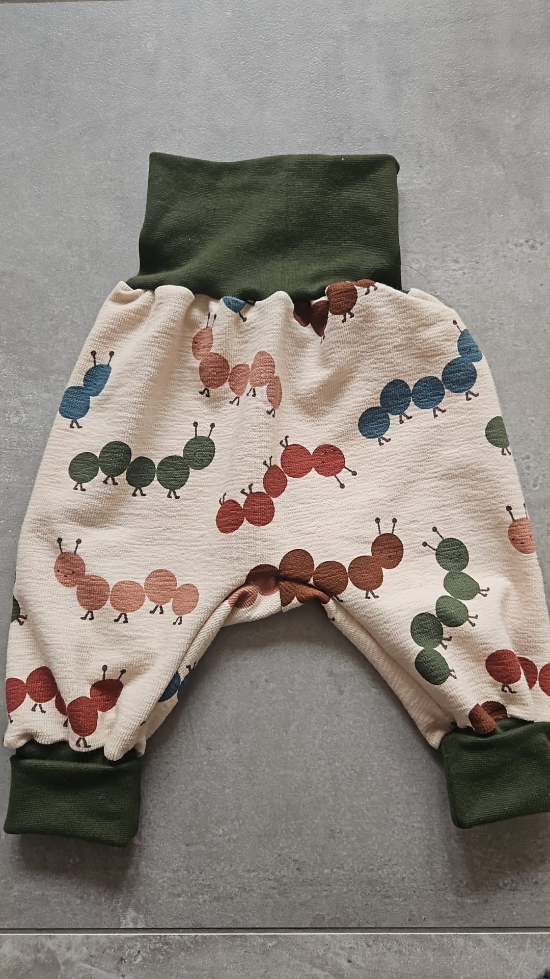 Babyhose Würmli